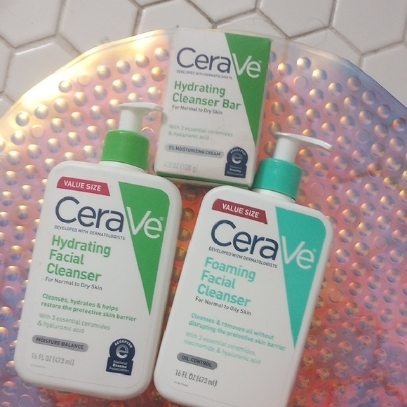 rave Hydrating Facial Cleanser - Green and White